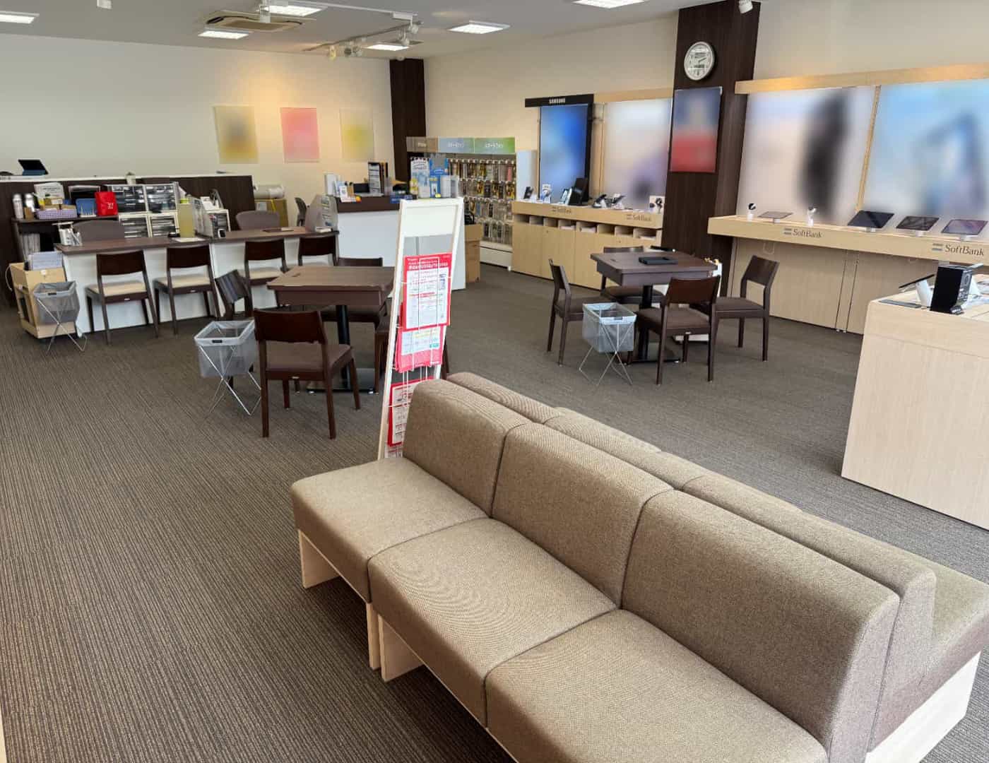 ソフトバンク北久里浜_内観1