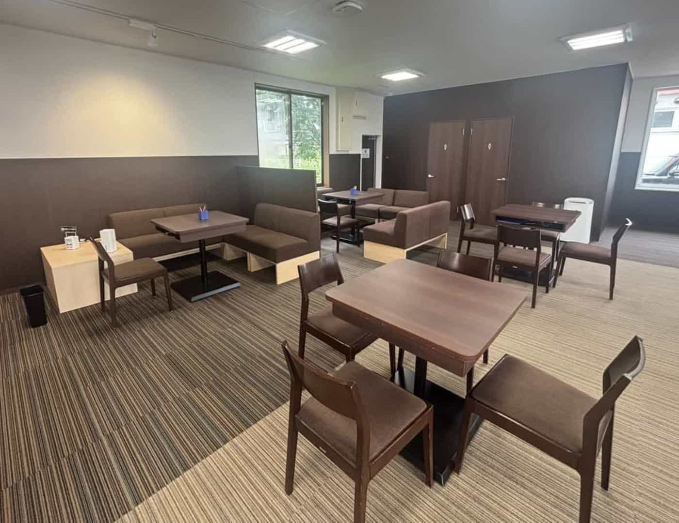 ソフトバンク吉岡_内観2