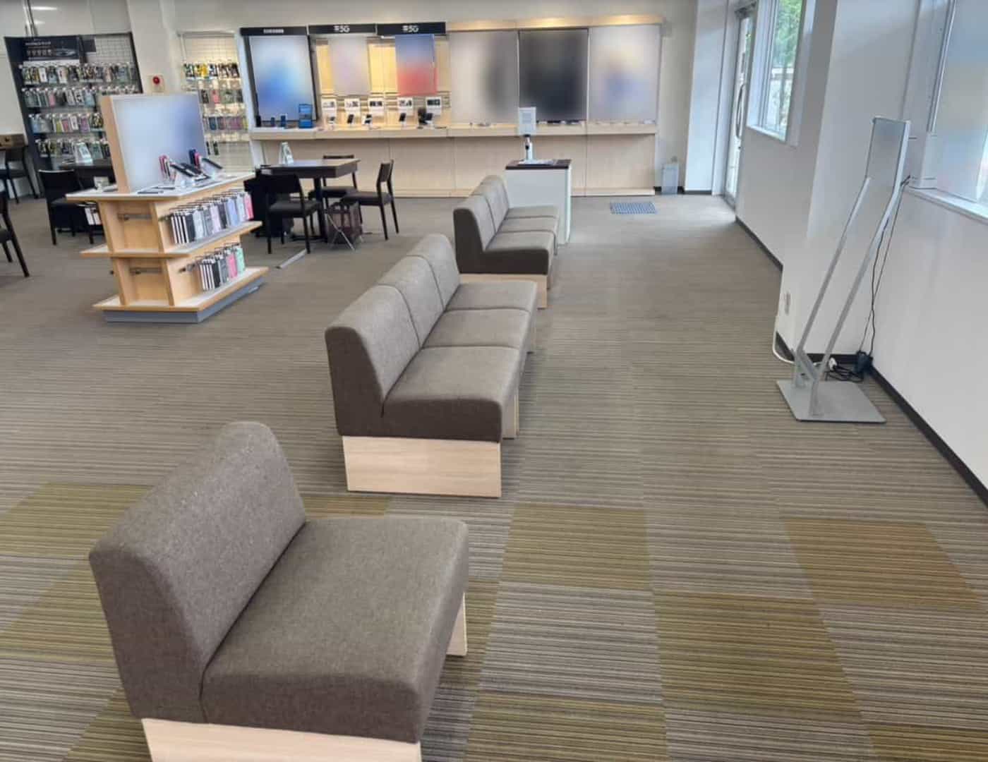 ソフトバンク泉パークタウン_待合席