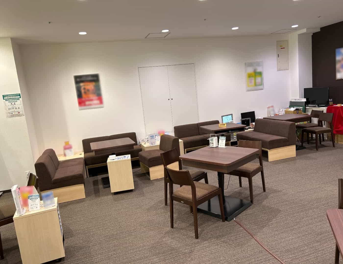 ソフトバンクみのおキューズモール_内観2