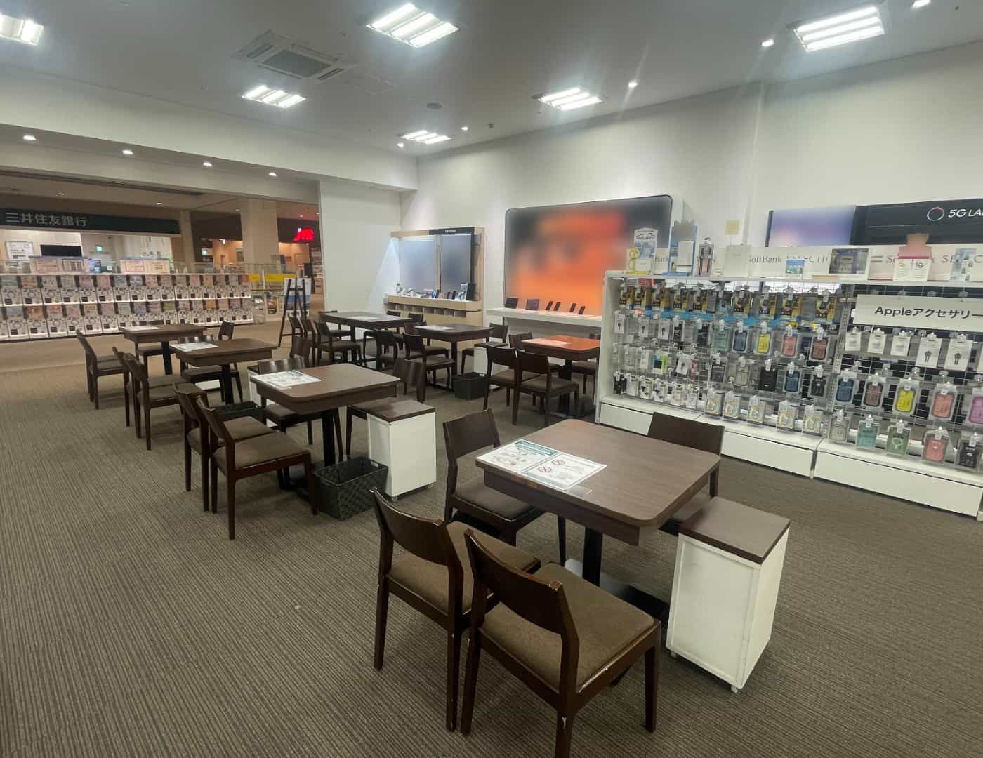 ソフトバンクららぽーと湘南平塚_内観1