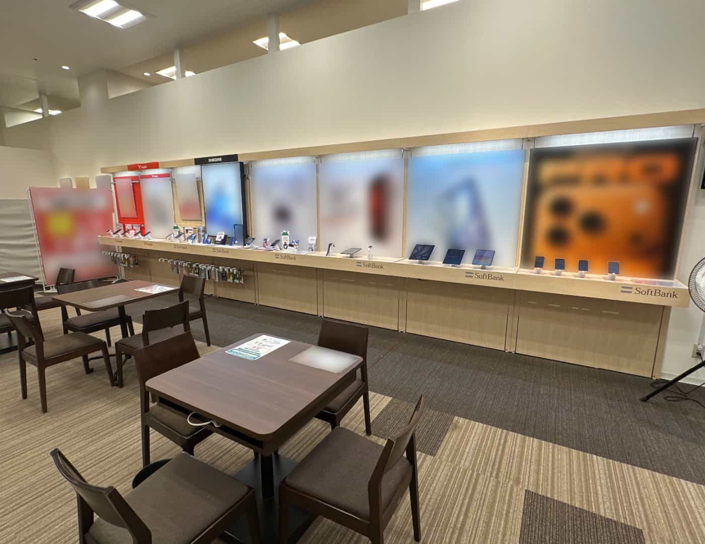 ソフトバンクイオンモール山形南_内観2