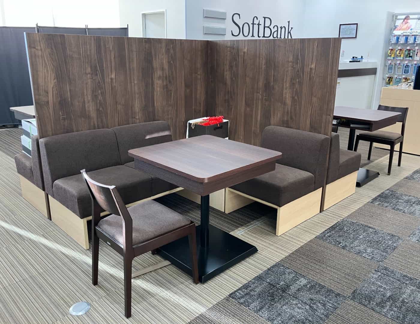 ソフトバンクイオン長田南_内観1