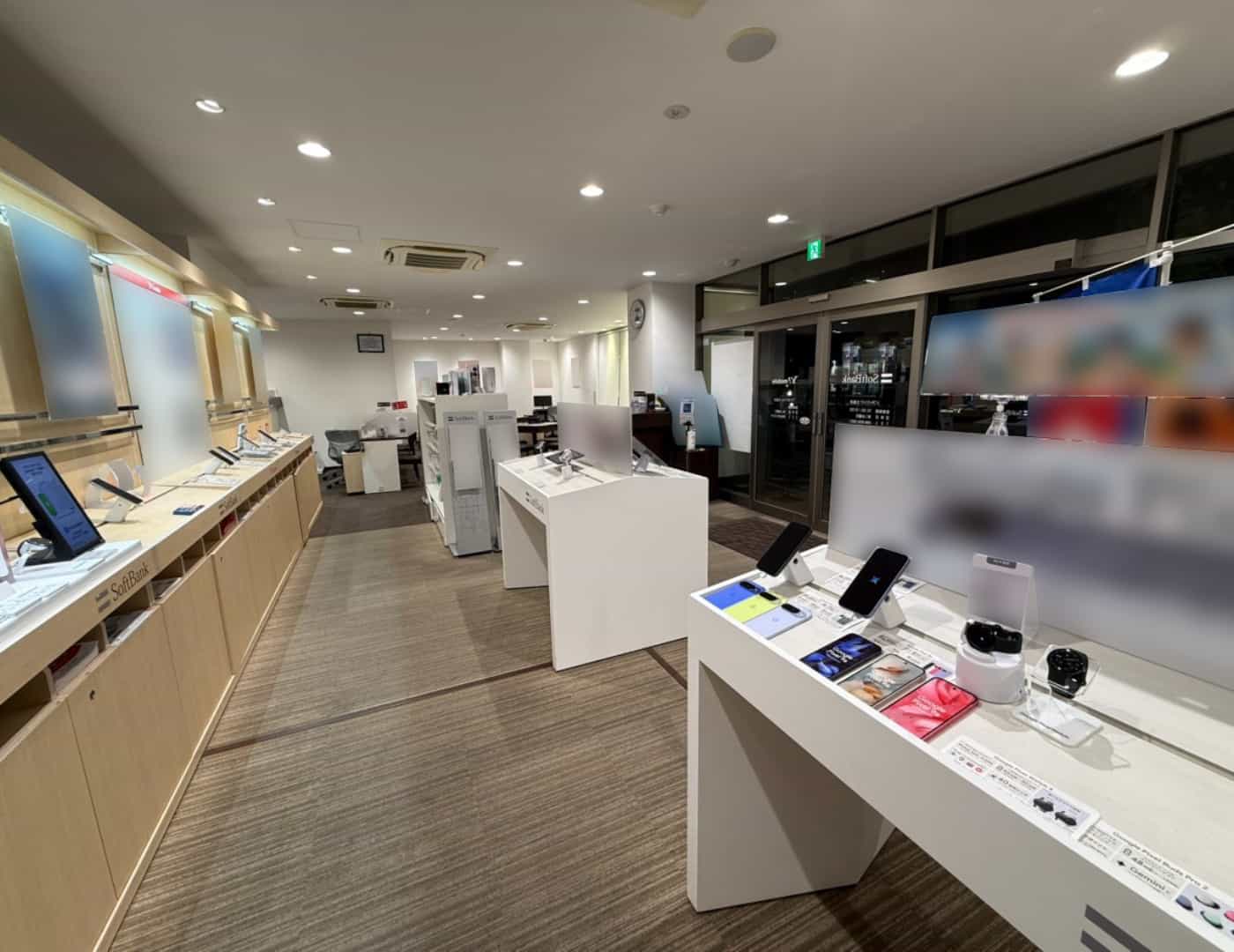 ソフトバンク久里浜_内観1