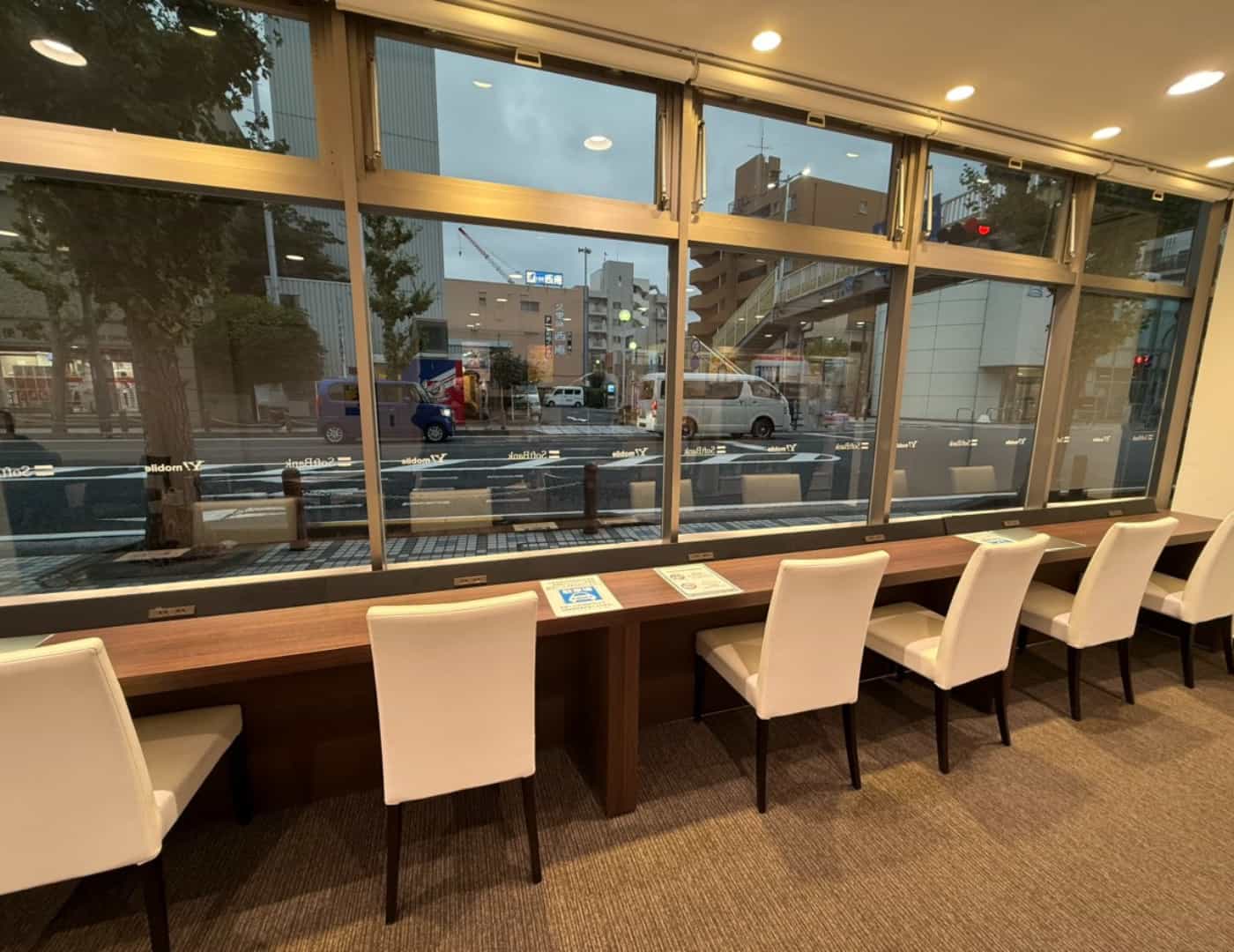 ソフトバンク久里浜_待合席1