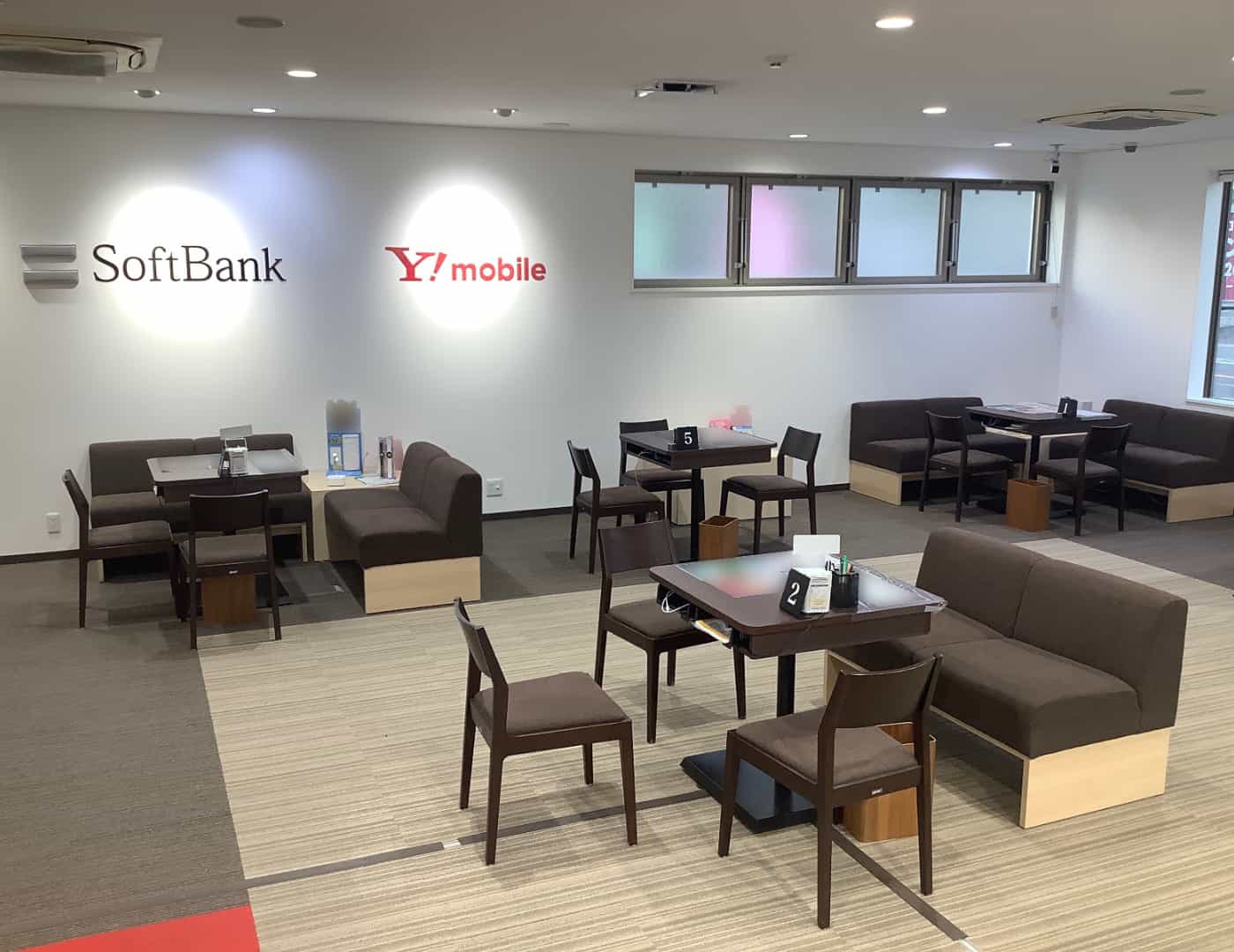 ソフトバンク八山田_内観1