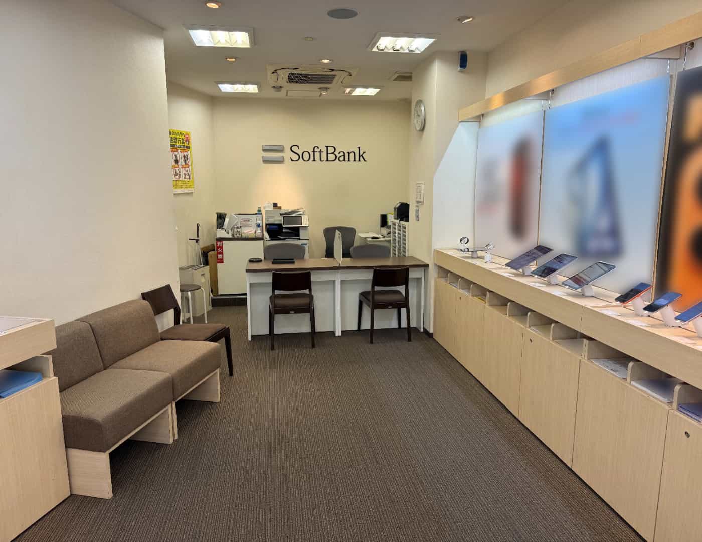 ソフトバンク十条_内観1