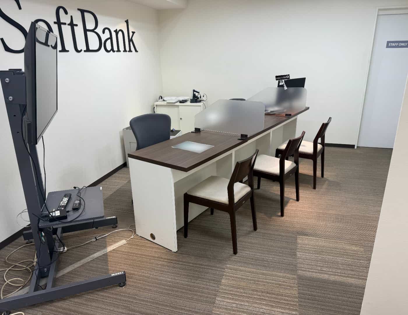 ソフトバンク十条_内観2