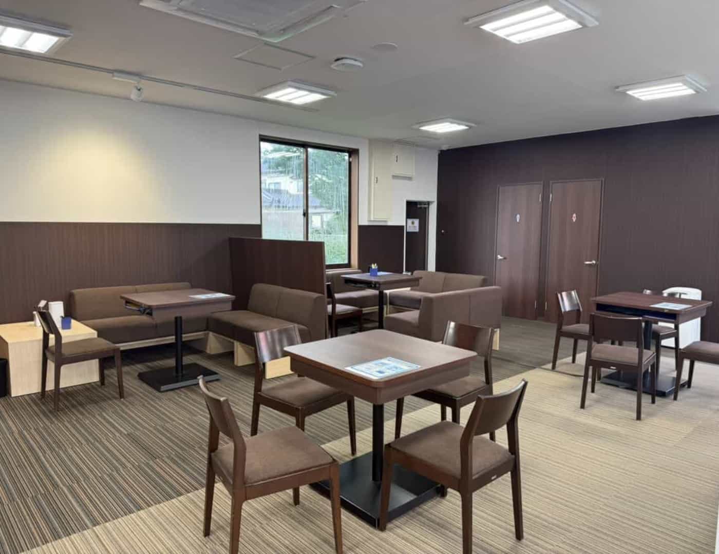 ソフトバンク吉岡_内観1