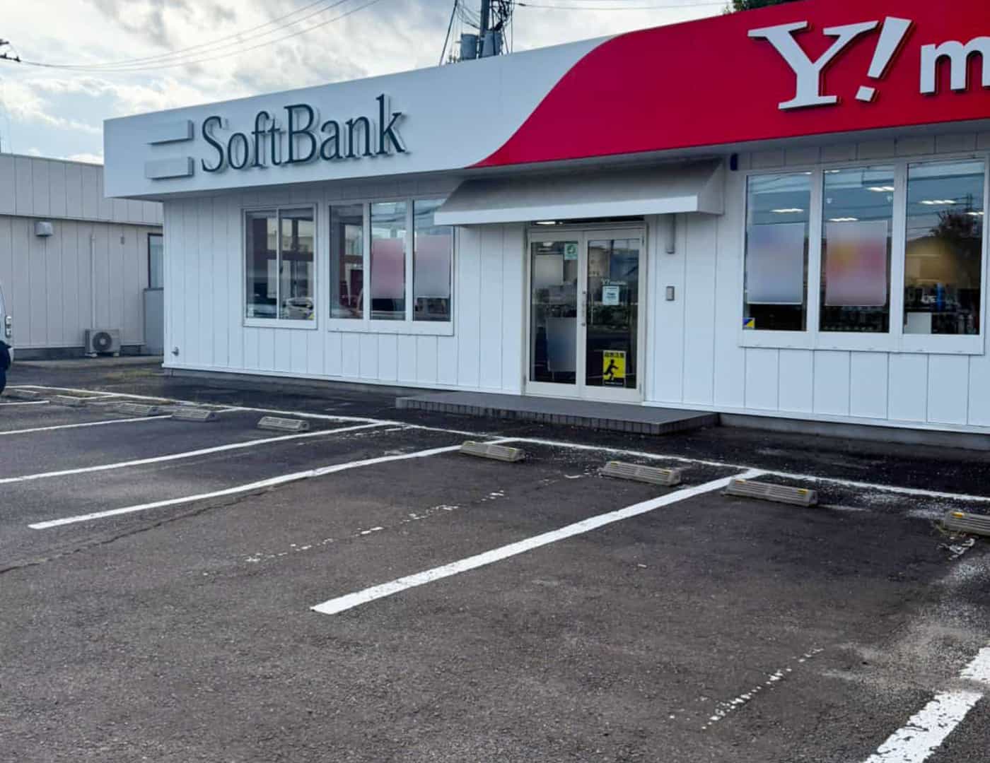 ソフトバンク吉岡_駐車場2