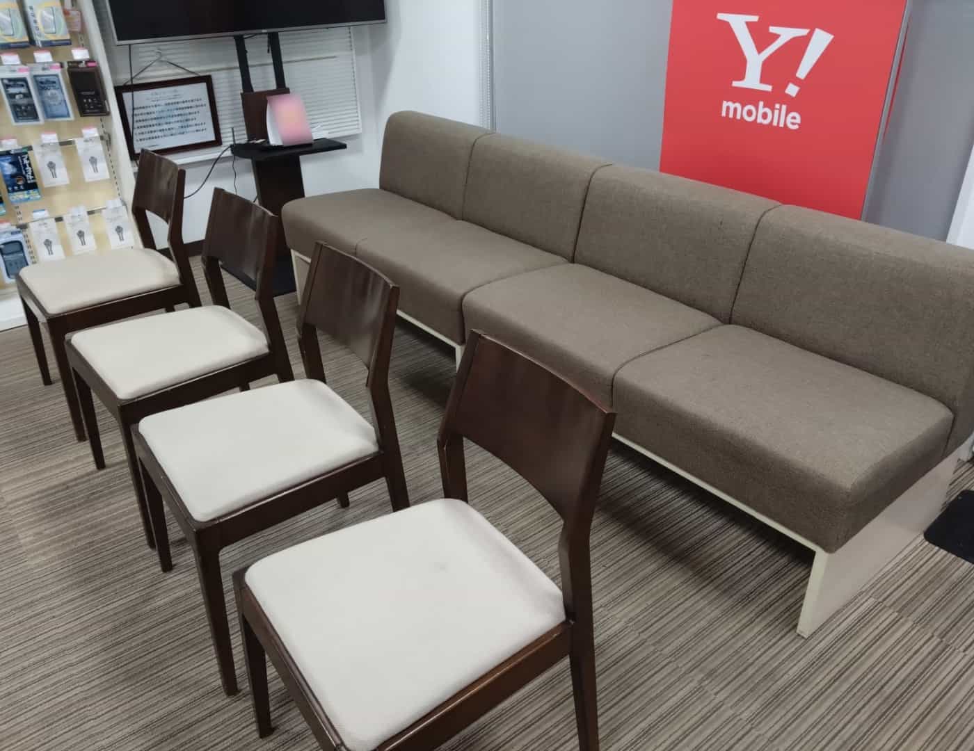 ソフトバンク天童中央_待合席1