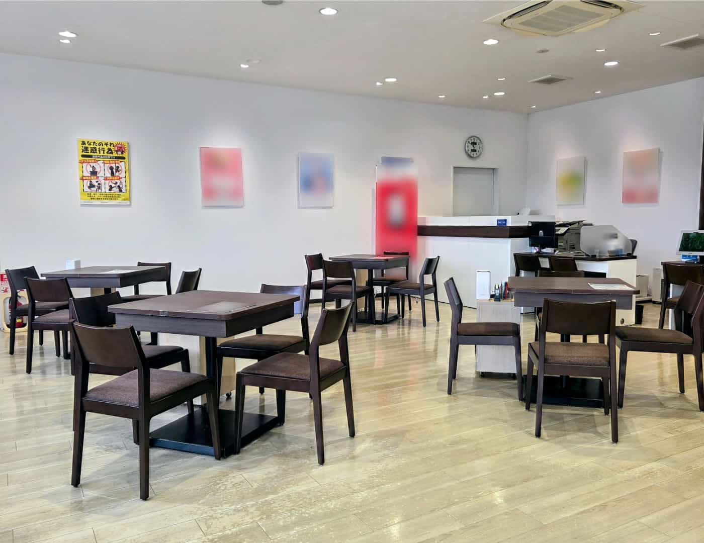 ソフトバンク富岡_内観1