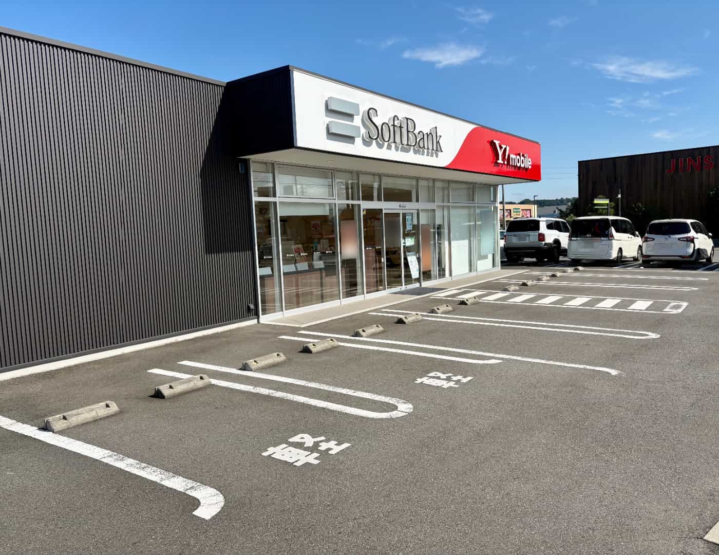 ソフトバンク富岡_駐車場1