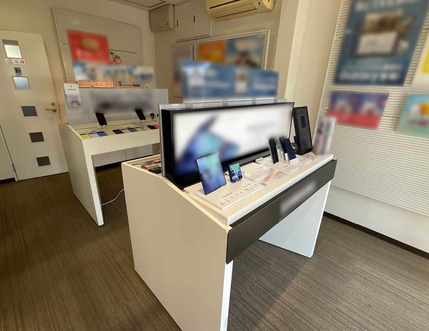 ソフトバンク尾崎駅前_内観1