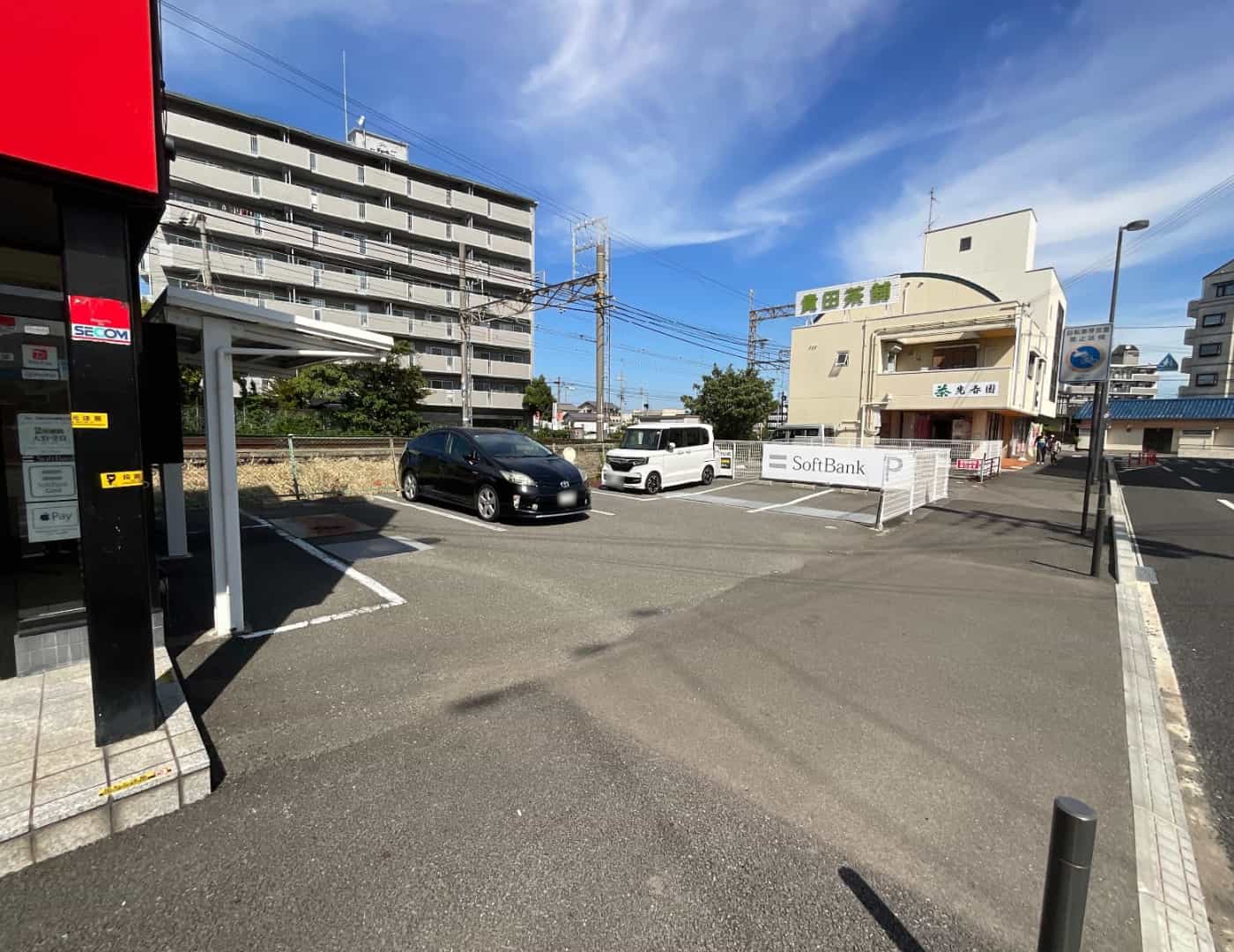 ソフトバンク尾崎駅前_駐車場1