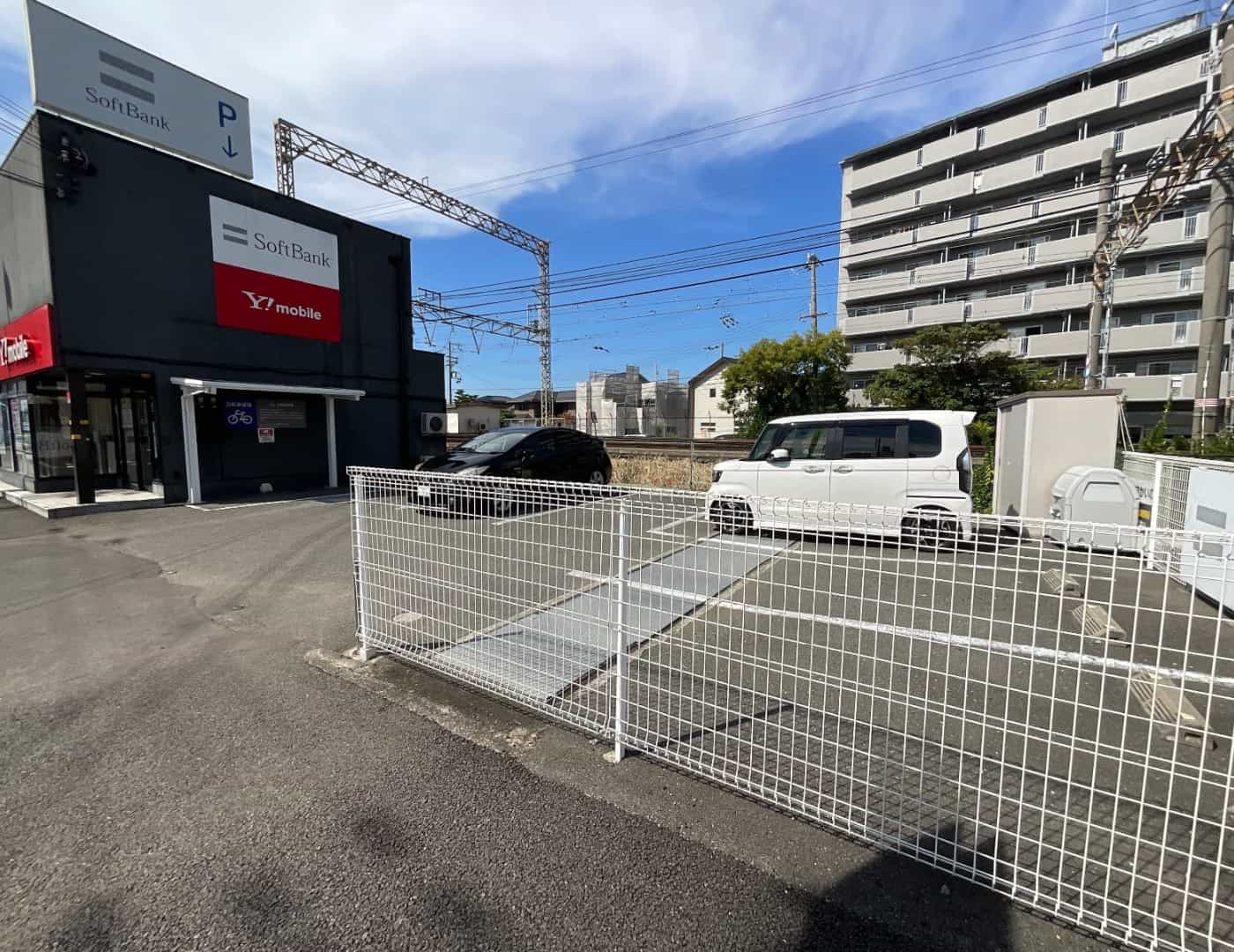 ソフトバンク尾崎駅前_駐車場2