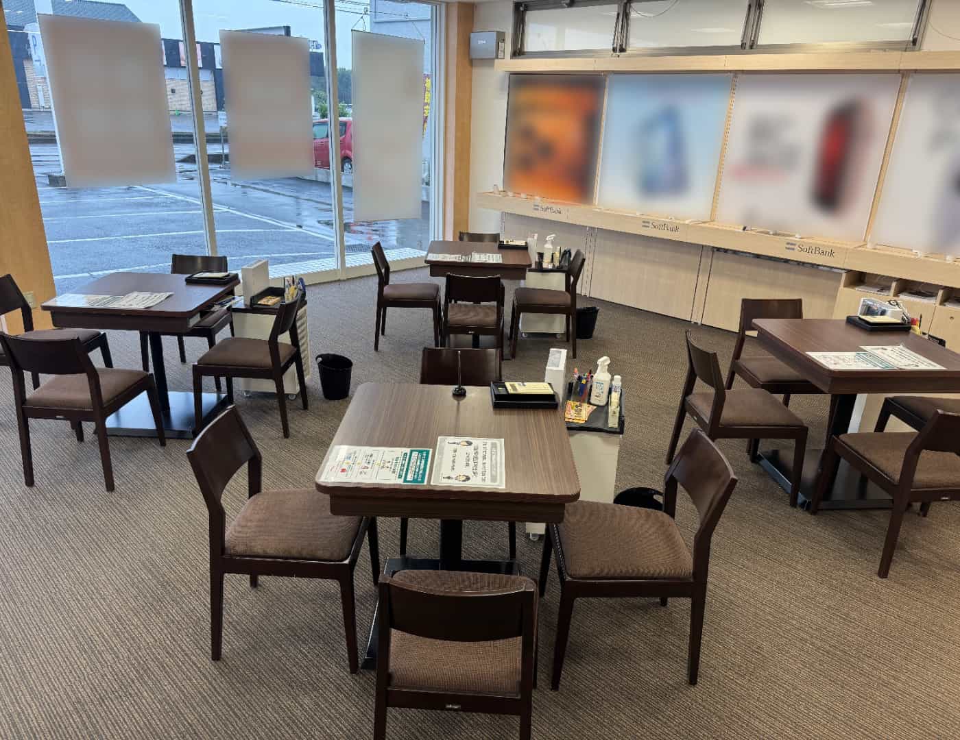 ソフトバンク新田_内観1