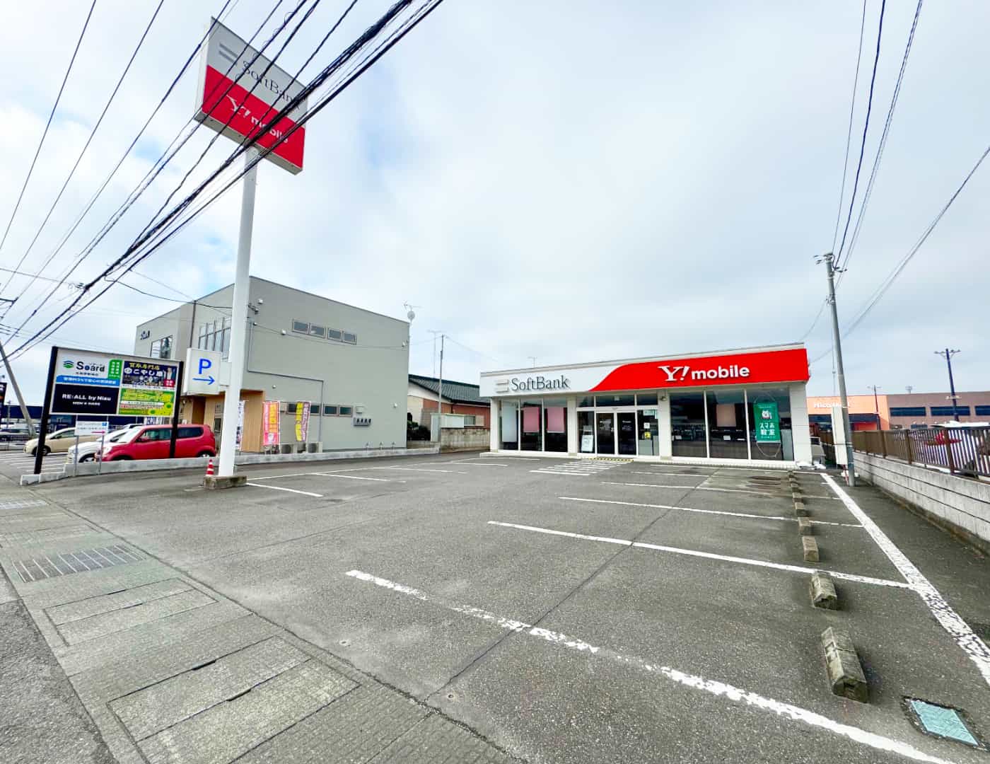 ソフトバンク新田_駐車場1