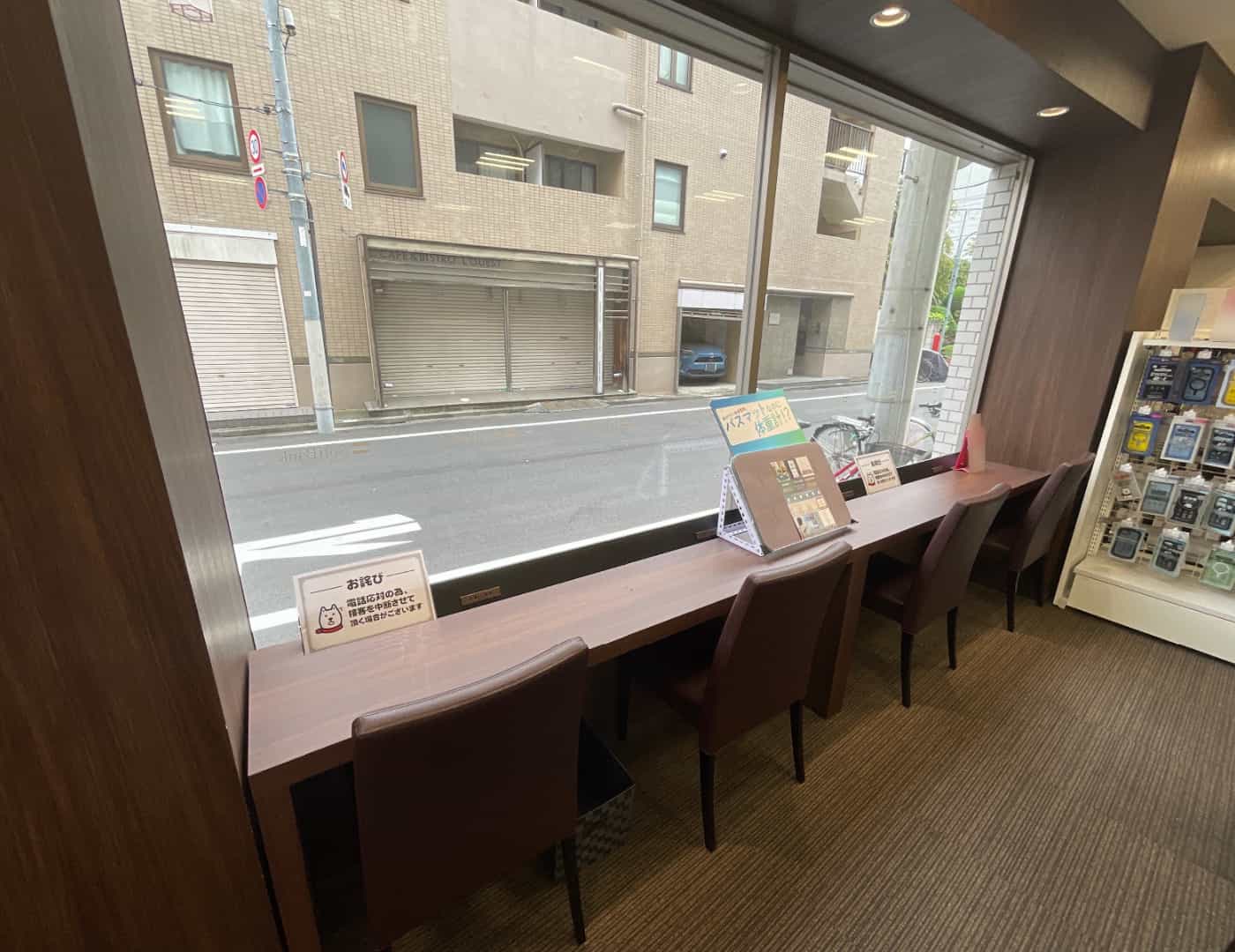 ソフトバンク東十条_待合席1