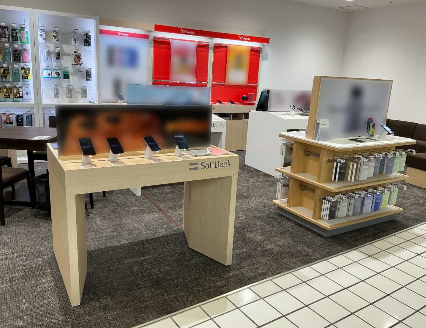 ソフトバンク横須賀モアーズシティ_内観1