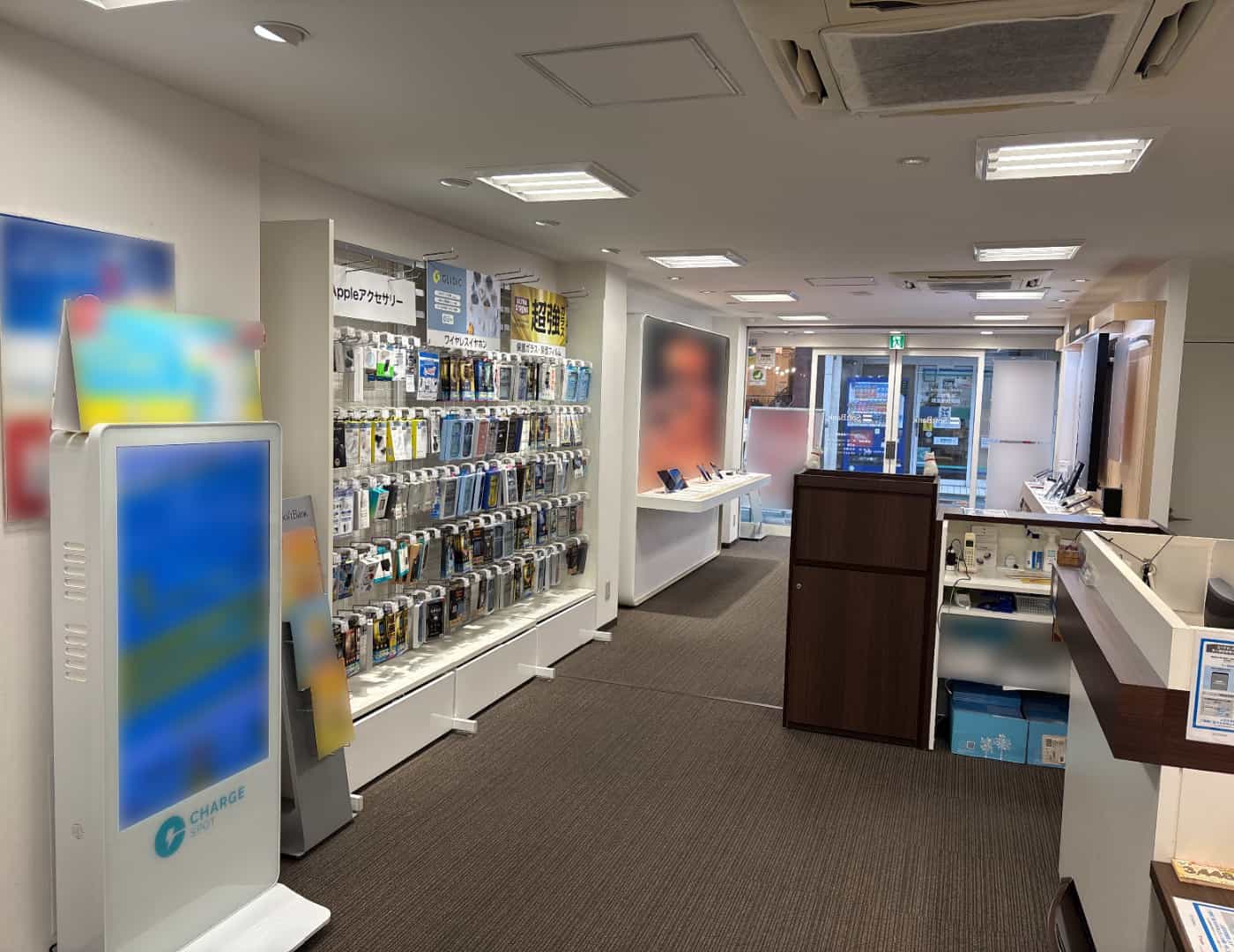 ソフトバンク経堂駅前_内観2