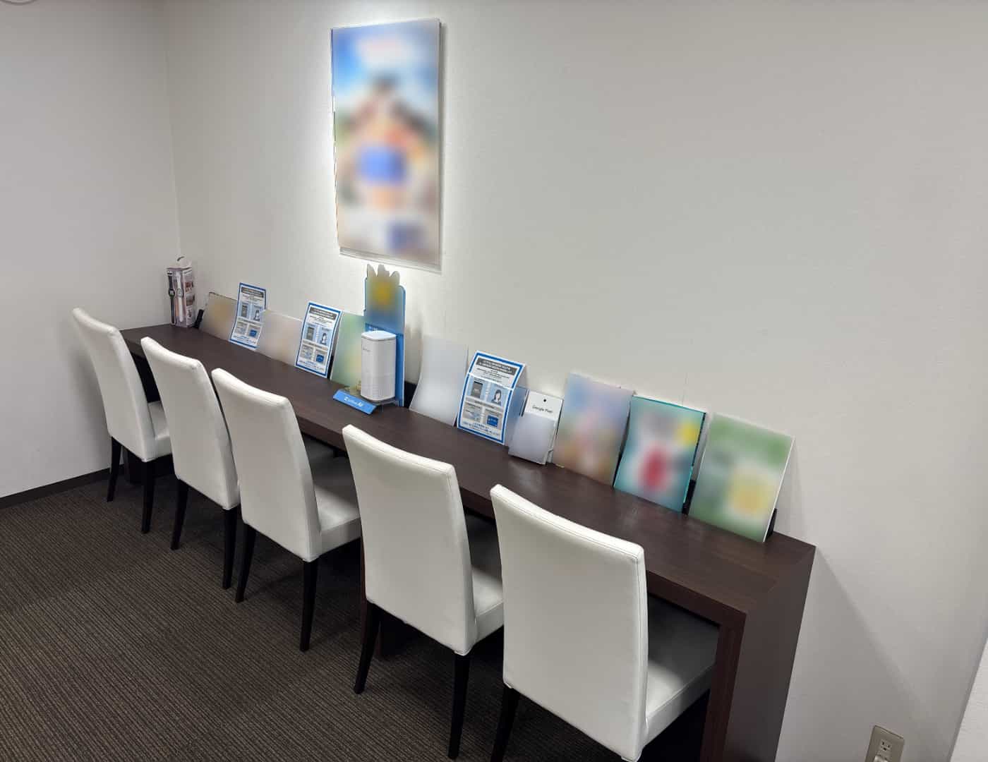 ソフトバンク経堂駅前_待合席1