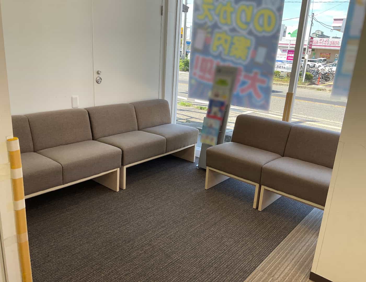 ソフトバンク羽倉崎_待合席1