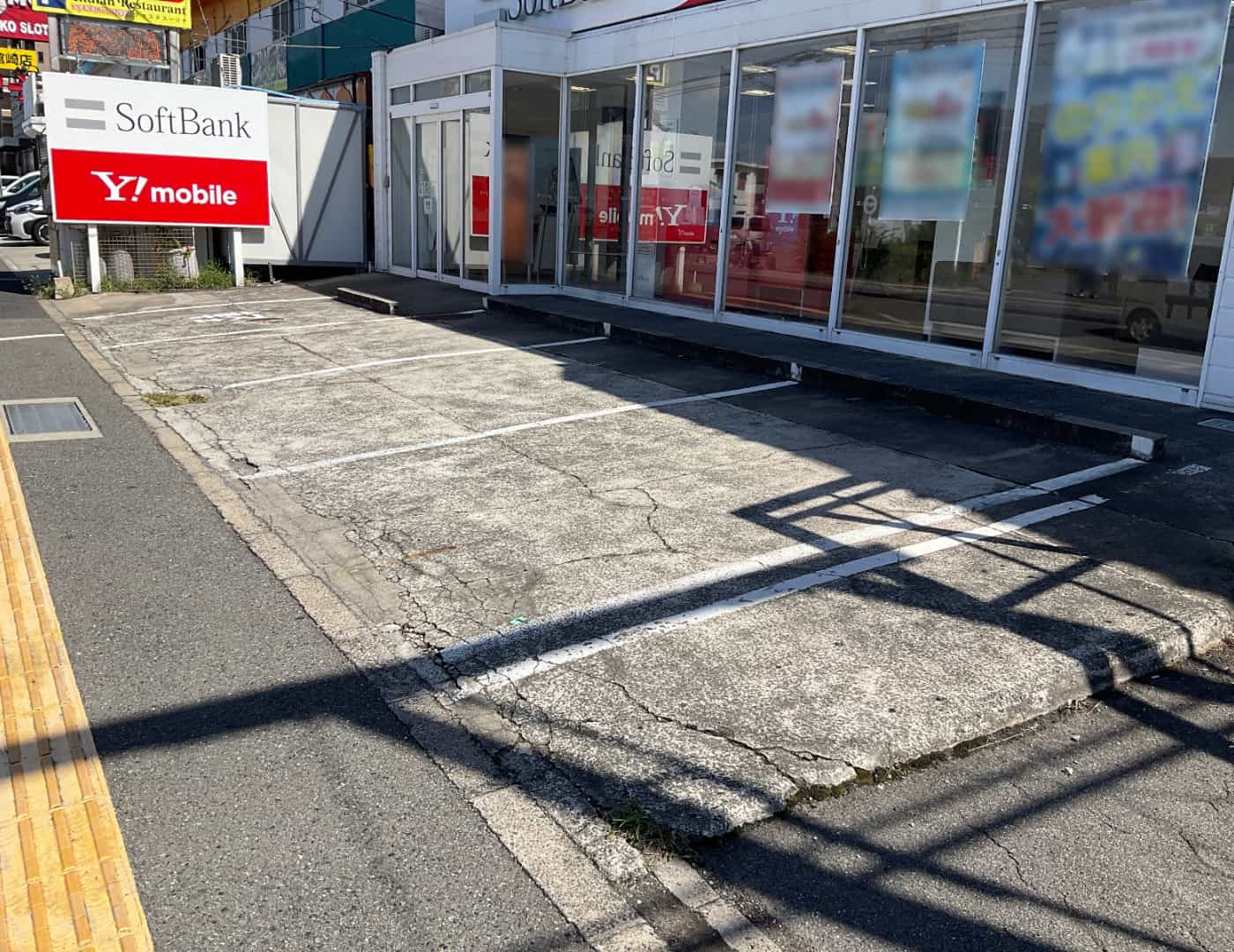 ソフトバンク羽倉崎_駐車場1