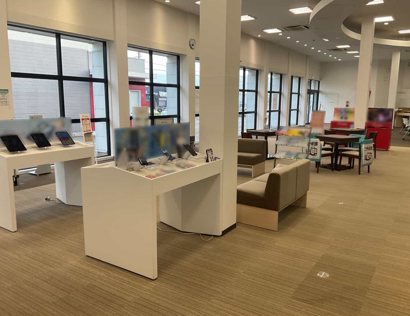 ソフトバンク貝塚R26 _内観1