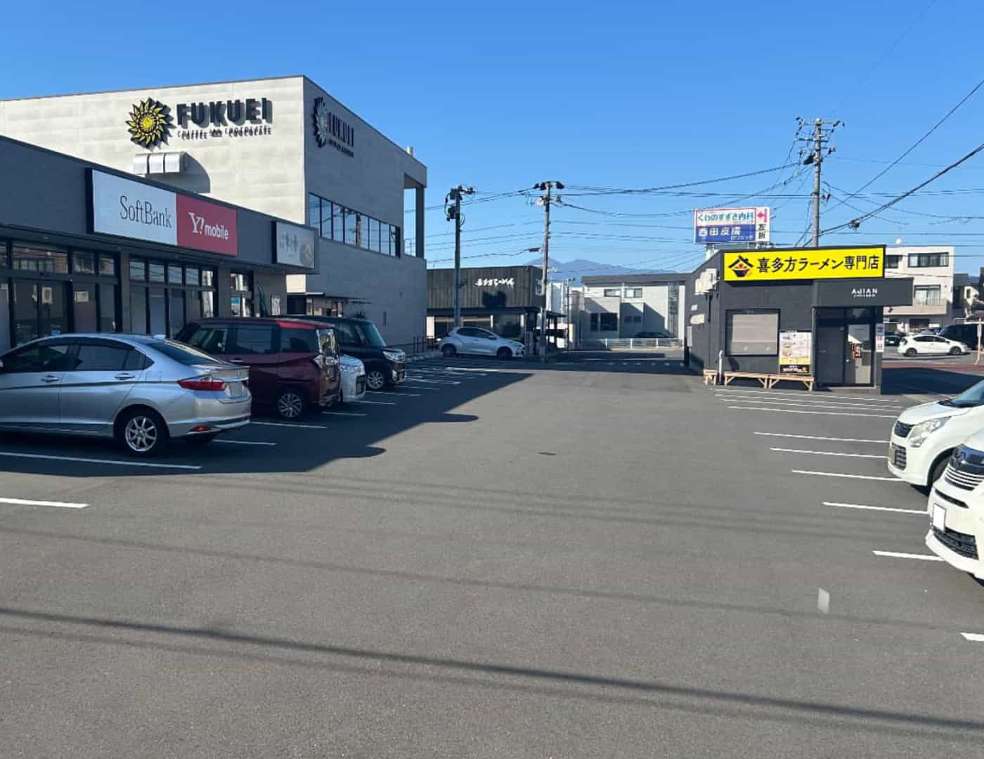 ソフトバンク郡山桑野_駐車場1