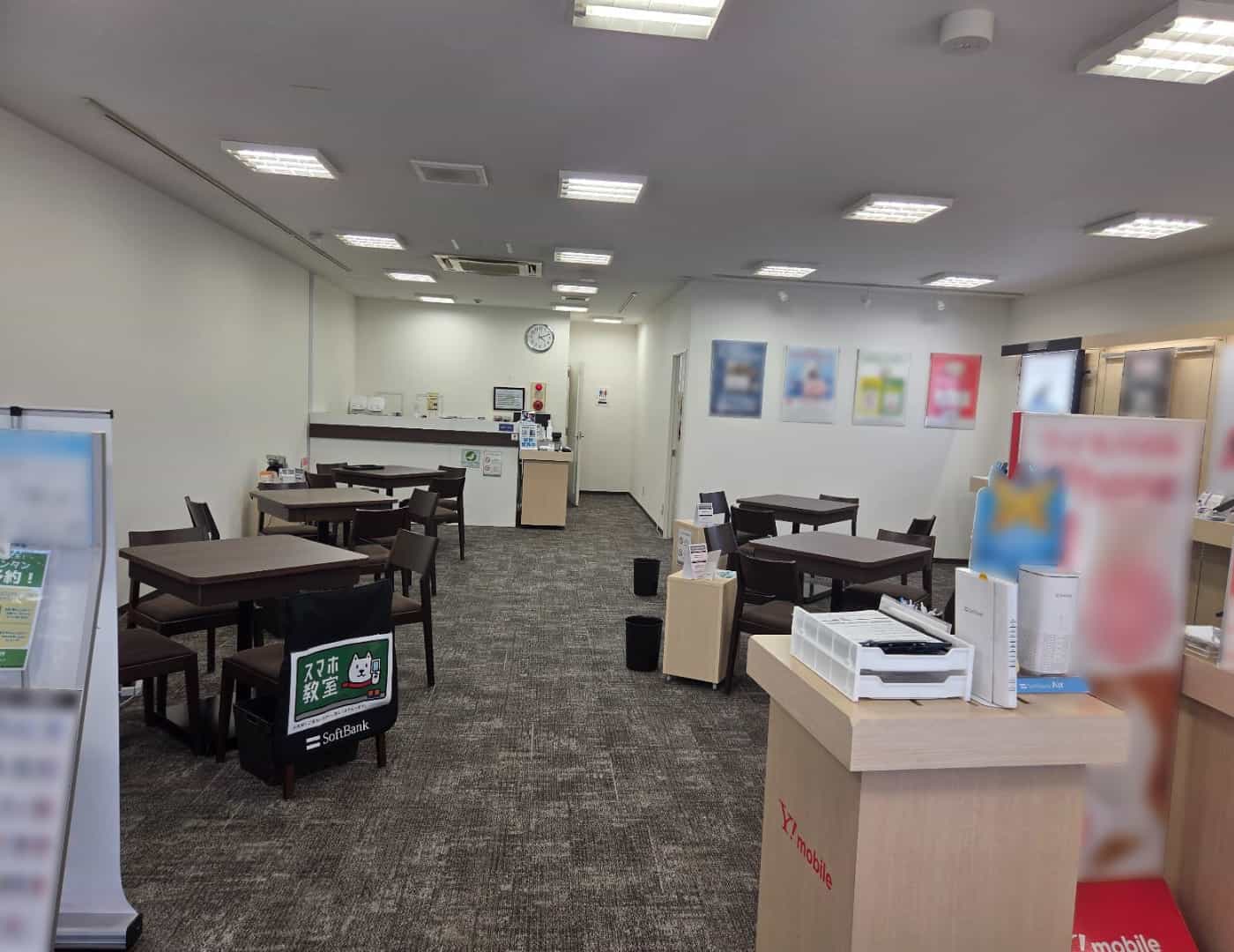 ソフトバンク長岡天神_内観1