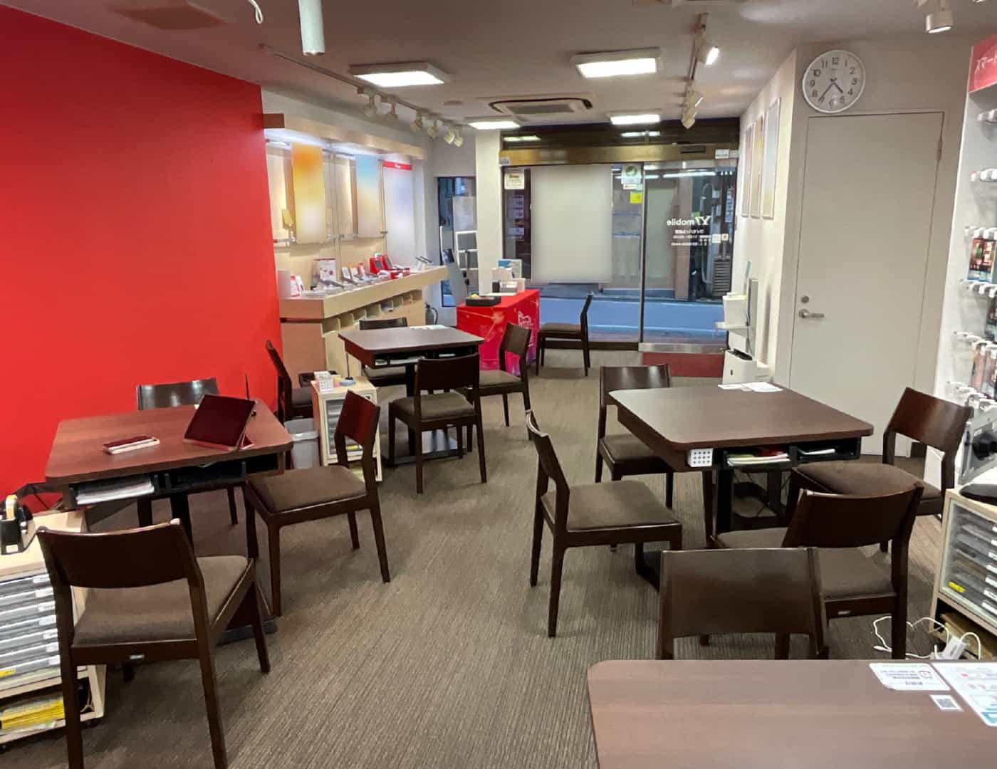 ワイモバイル経堂_内観1