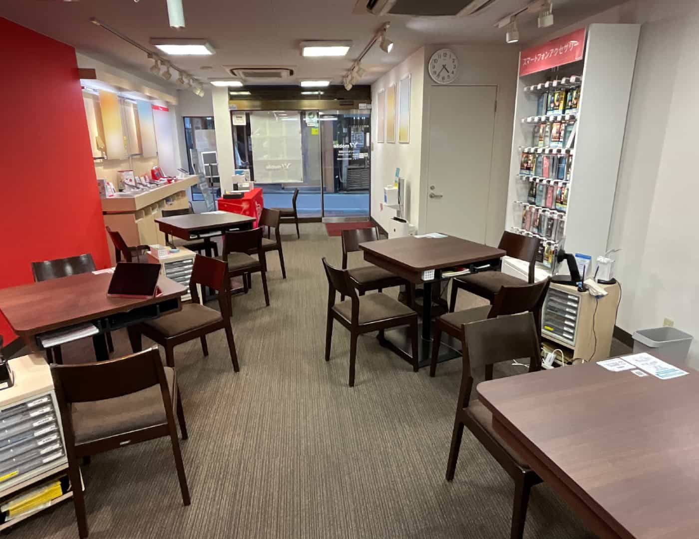 ワイモバイル経堂_内観2