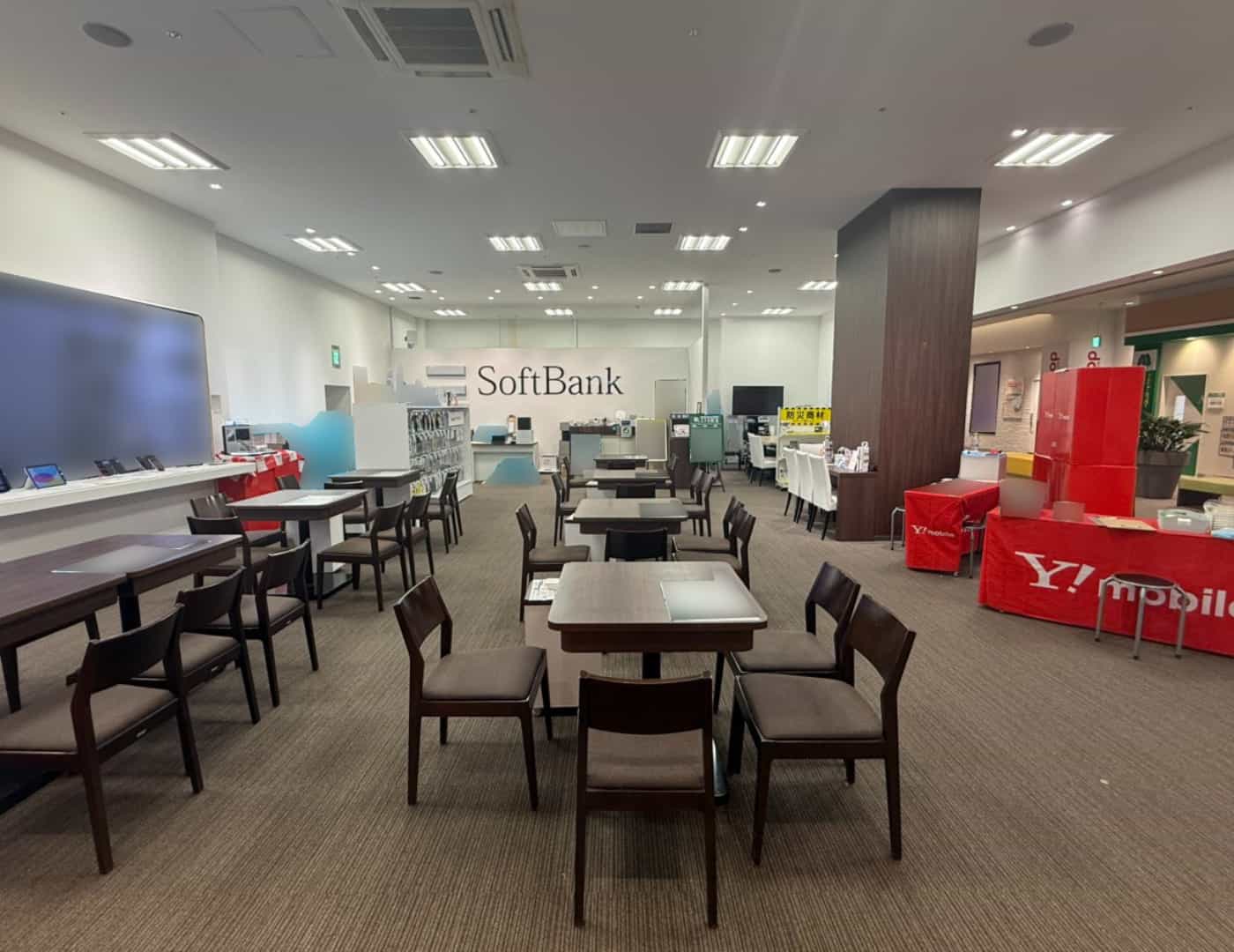 ソフトバンクららぽーと湘南平塚_内観1