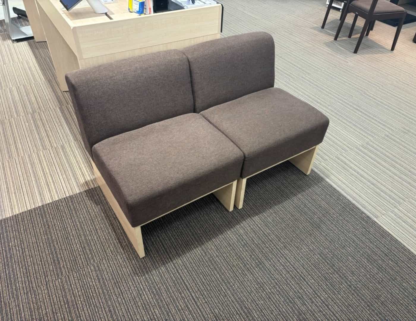 ソフトバンクアリオ鷲宮_待合席