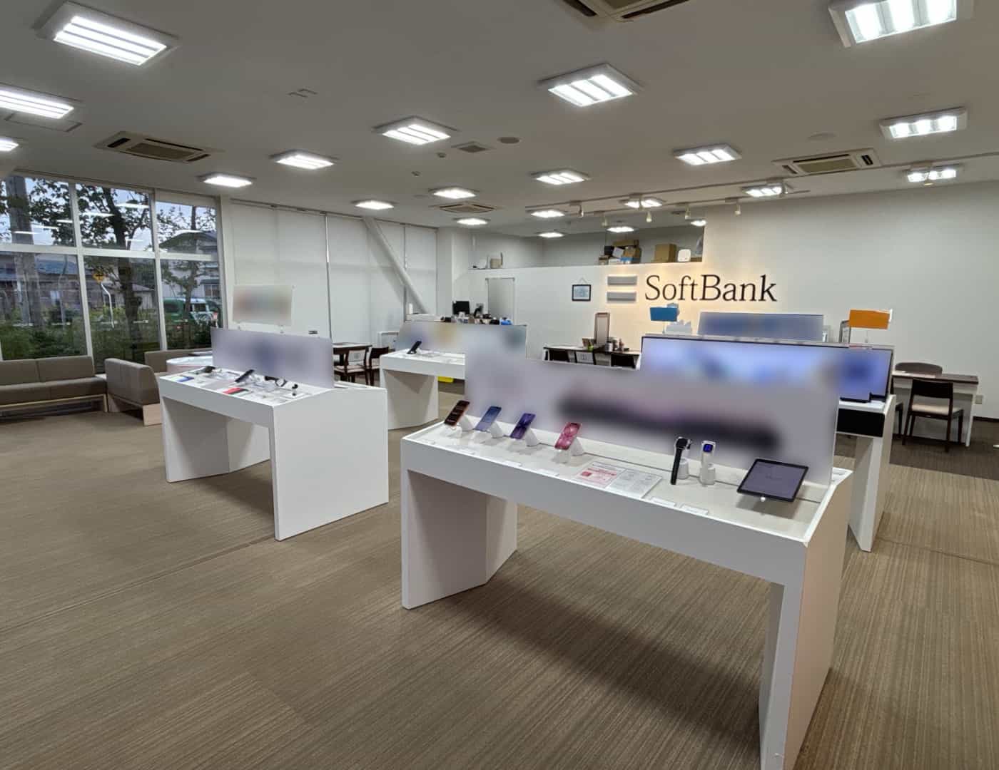 ソフトバンクイオンタウン北上_内観1