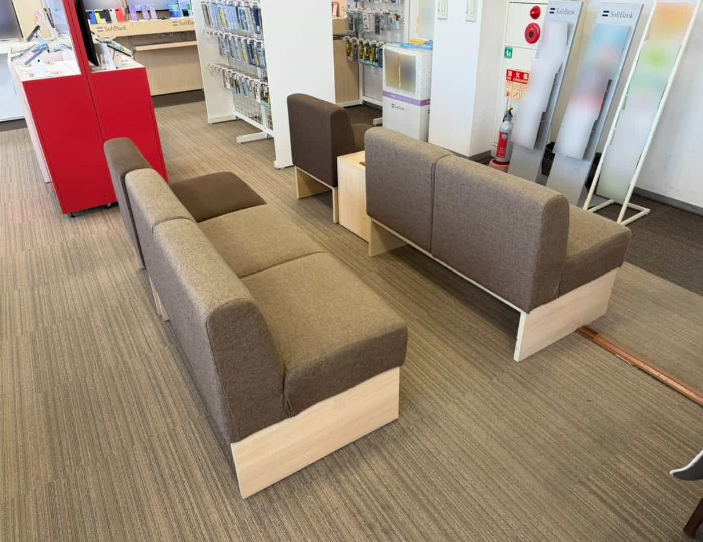 ソフトバンクヤマザワ松見町_待合席