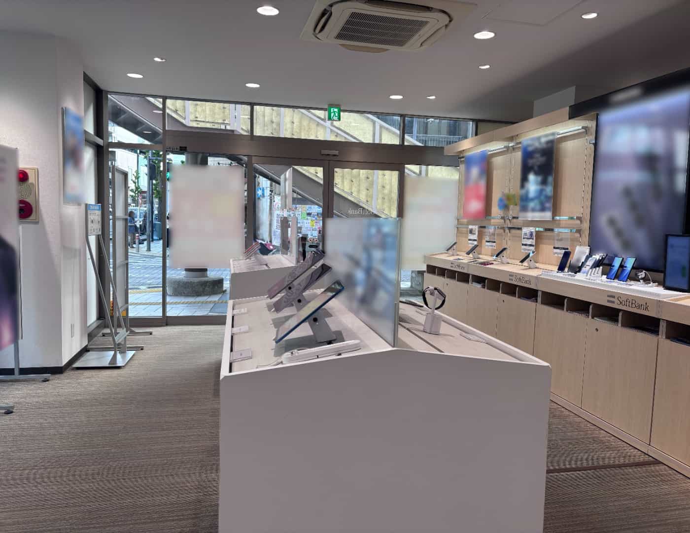 ソフトバンク久里浜_内観1