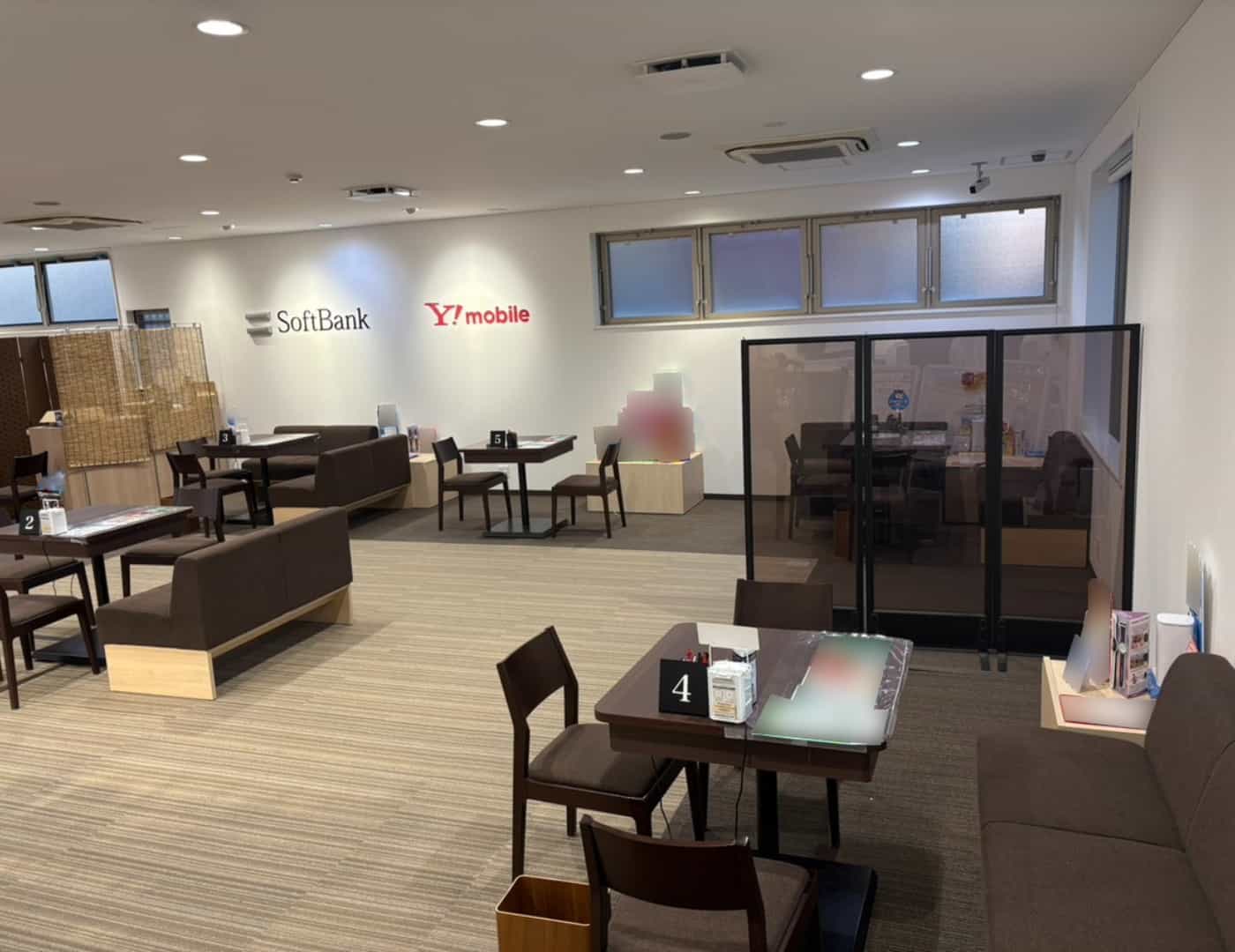 ソフトバンク八山田_内観2
