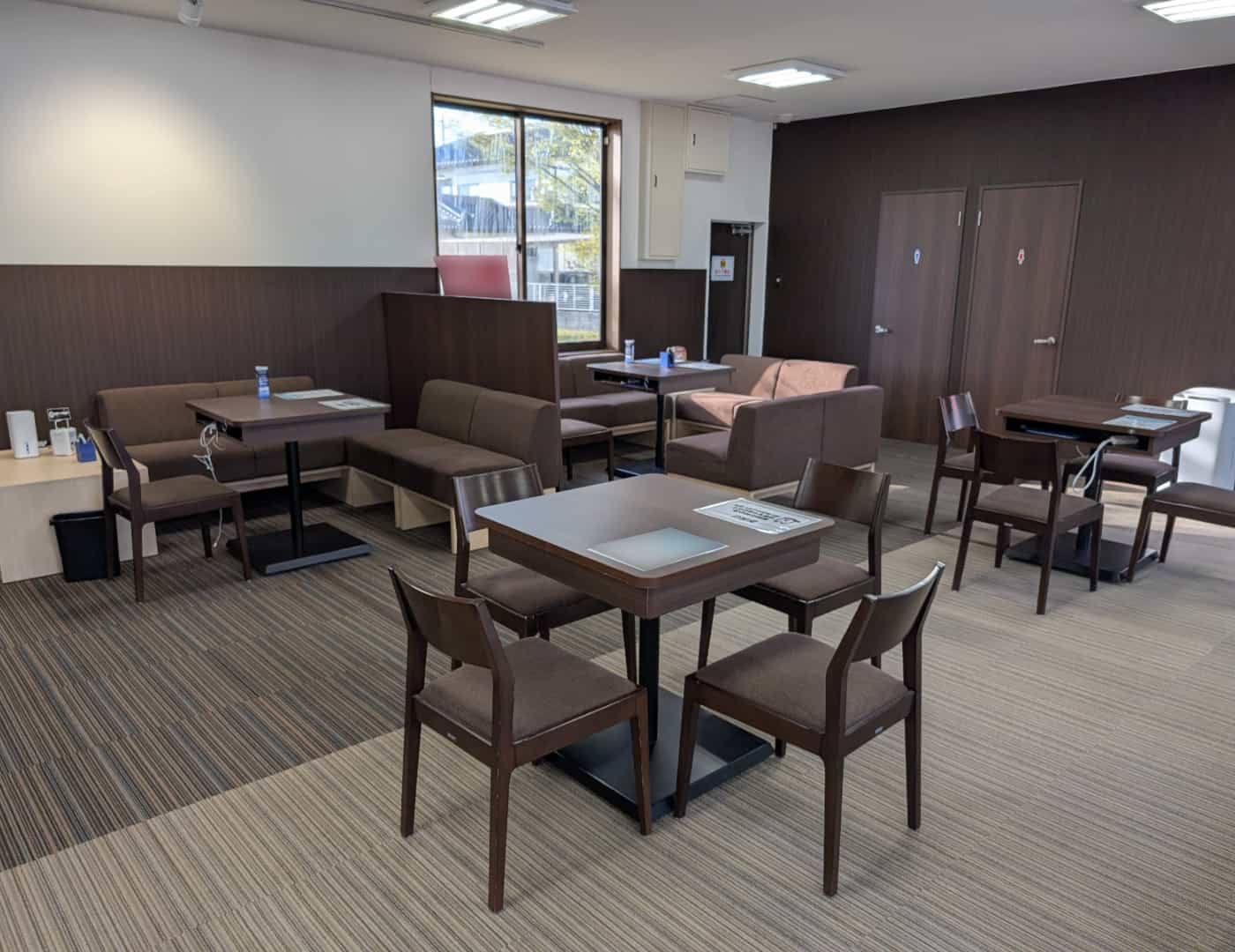 ソフトバンク吉岡_内観2