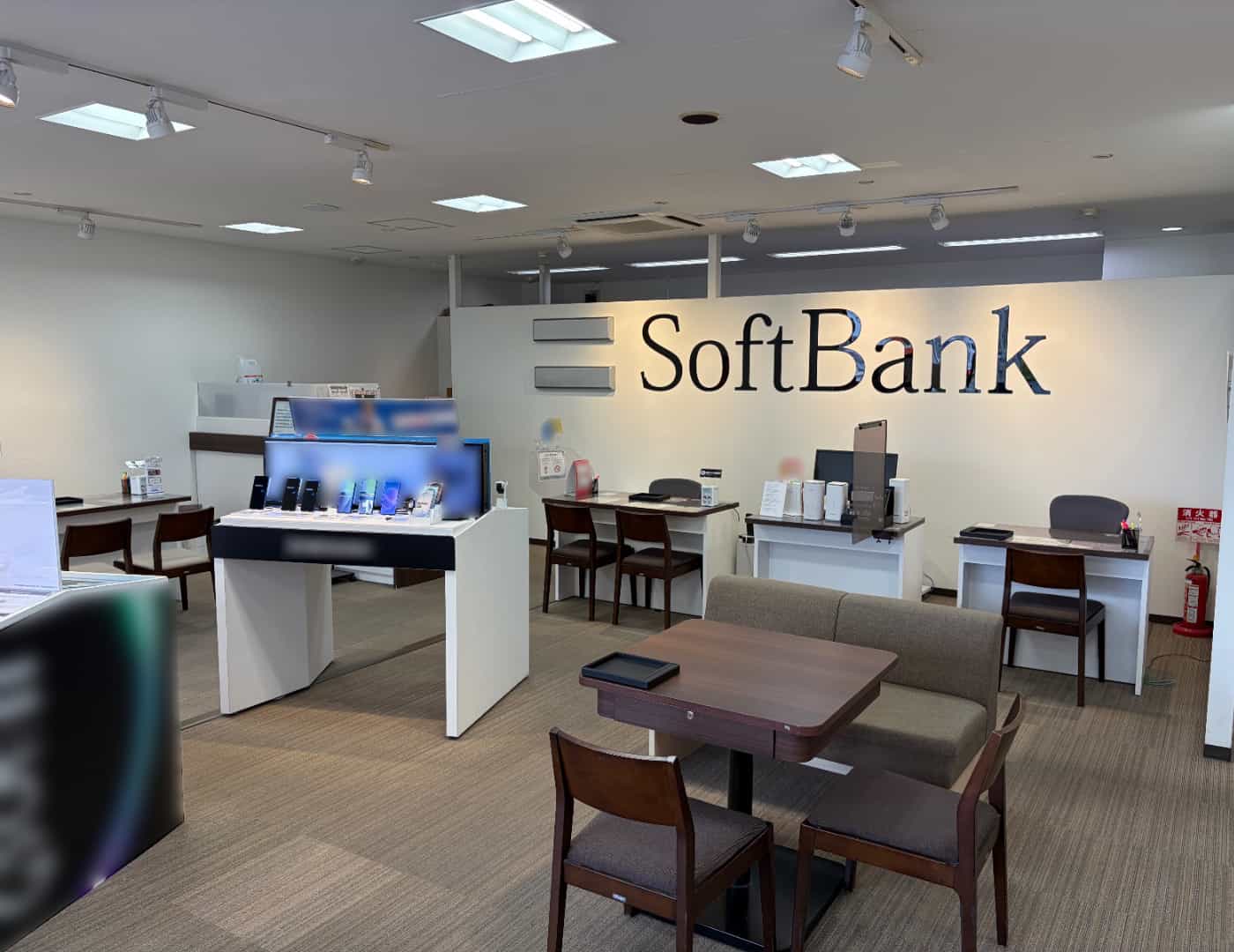 ソフトバンク向日町_内観1