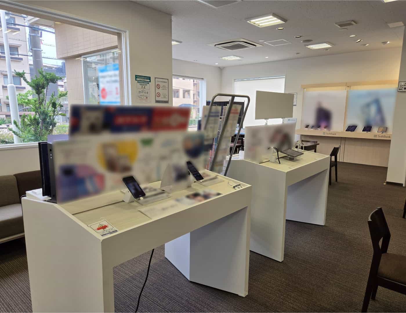 ソフトバンク小野原_内観1