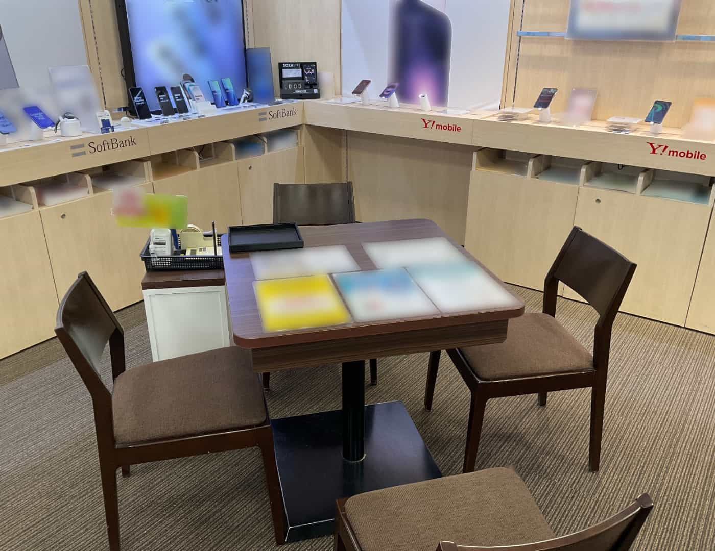 ソフトバンク新田_内観1