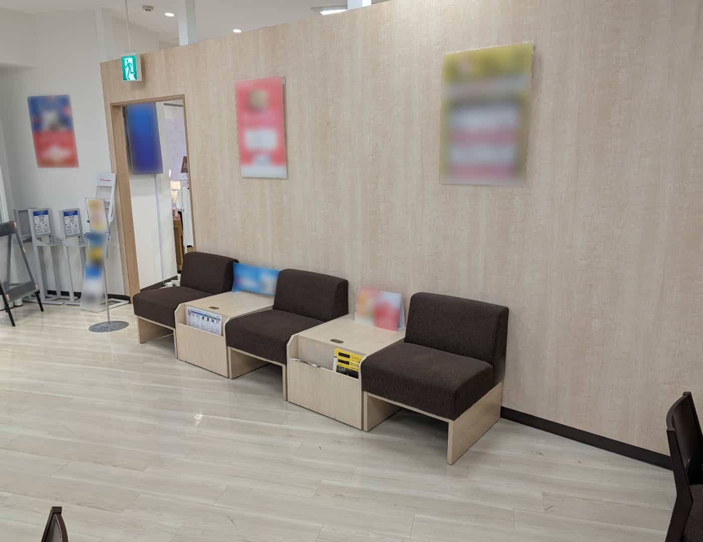 ソフトバンク晴海トリトン_待合席