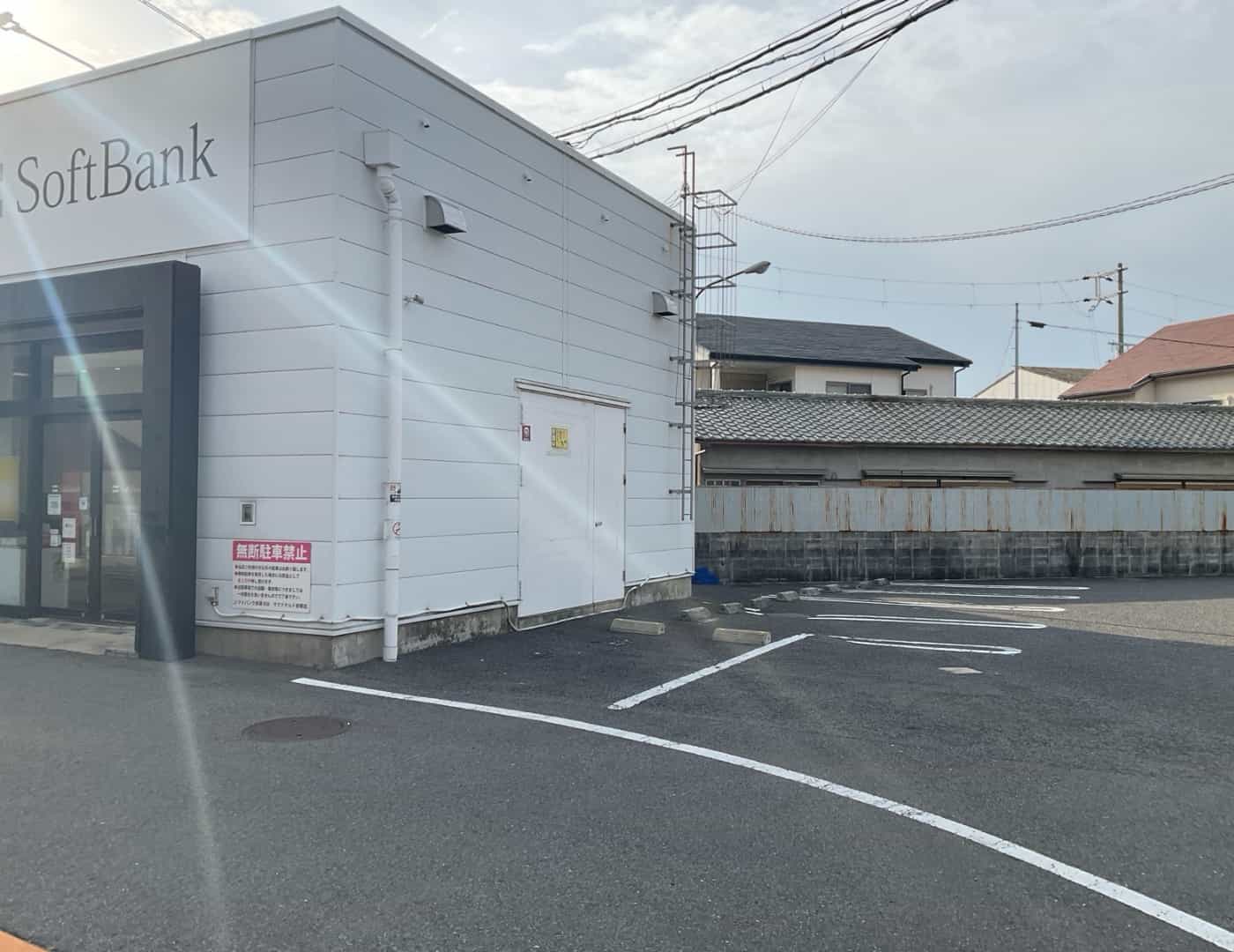 ソフトバンク貝塚R26_駐車場1