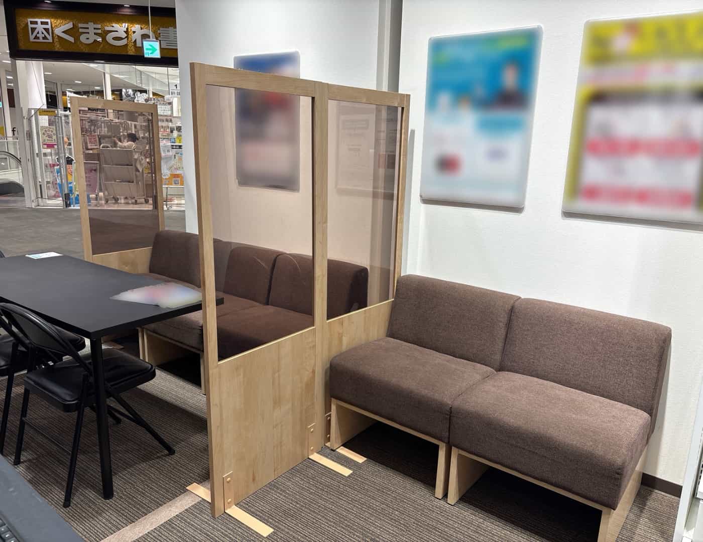 ワイモバイルMOMOテラス六地蔵_待合席
