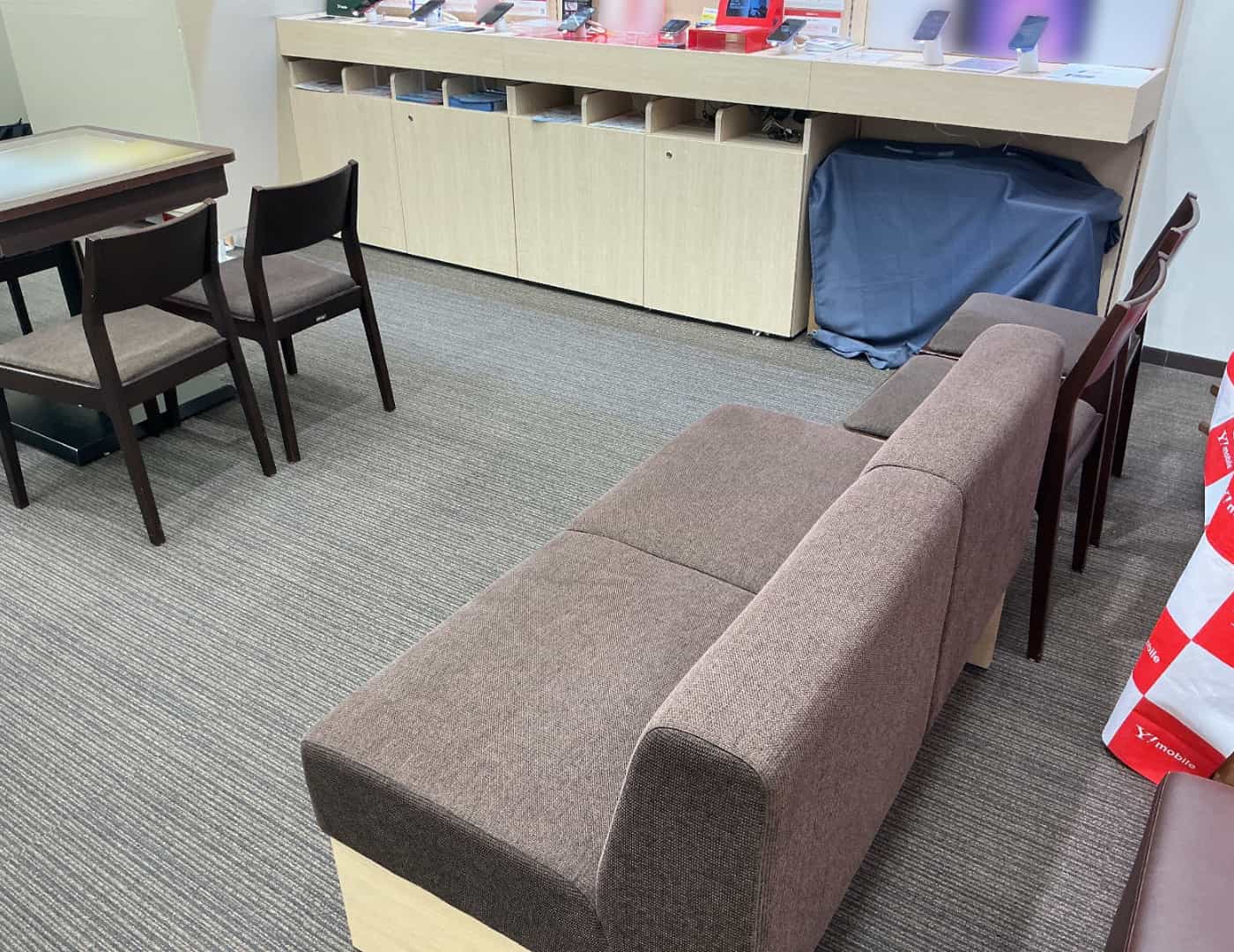 ワイモバイルアリオ鷲宮_待合席